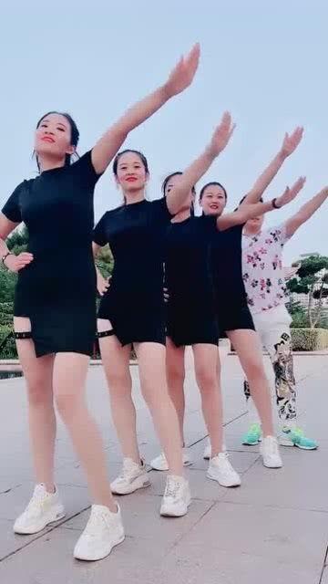 娱乐吃瓜美女助理,揭秘美女助理的吃瓜日常 第2张 娱乐吃瓜美女助理,揭秘美女助理的吃瓜日常 第2张