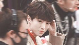 王俊凯吃瓜娱乐视频直播,揭秘娱乐圈幕后故事  第2张 王俊凯吃瓜娱乐视频直播,揭秘娱乐圈幕后故事  第2张