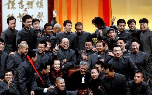 娱乐吃瓜报道文章,明星们背后的惊人真相大揭秘!  第2张 娱乐吃瓜报道文章,明星们背后的惊人真相大揭秘!  第2张